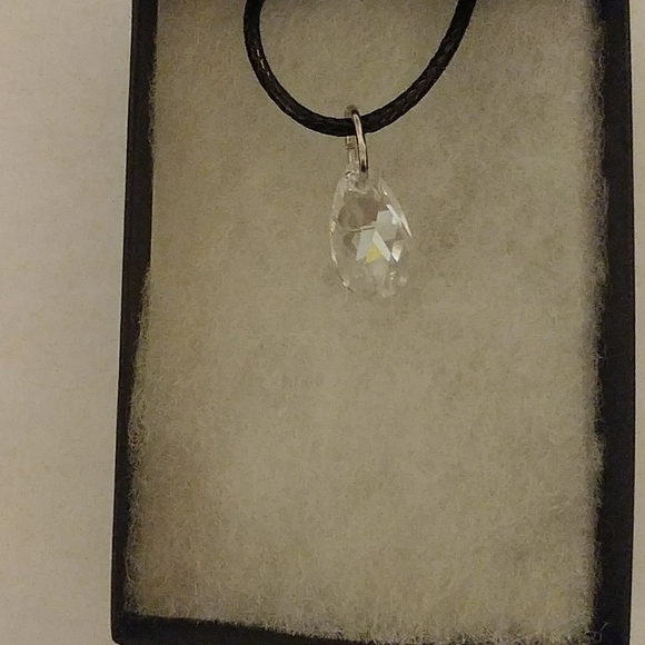 Kodiak Crystal Clear Teardrop Necklace - Picture 2 of 8